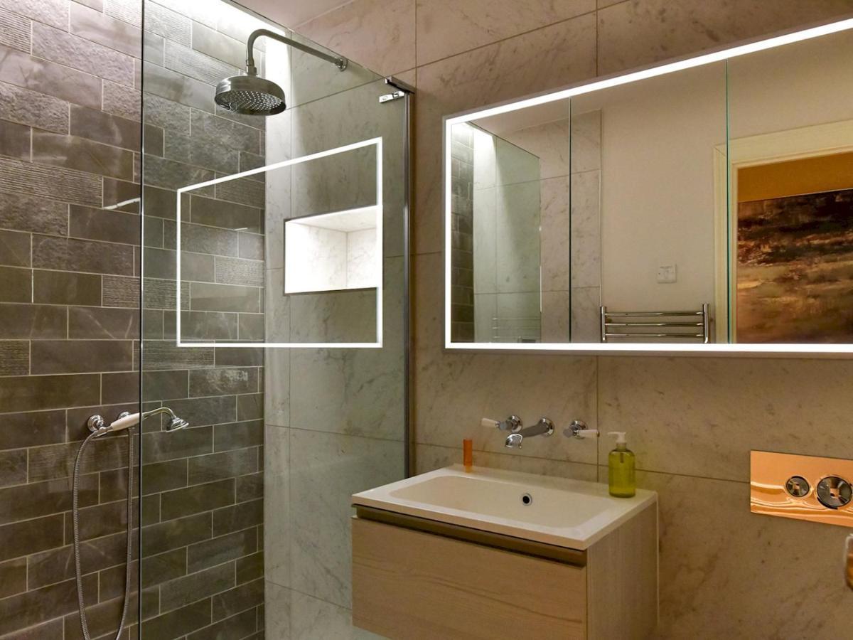 Pass The Keys Beautiful 2 Bed Apartment With Parking In The Bay 카디프 외부 사진